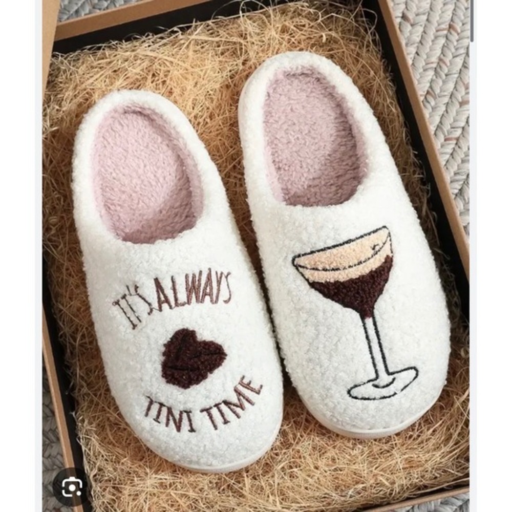 It's Always Tini Time Slippers – White – Size 41-42 – Great Condition‎